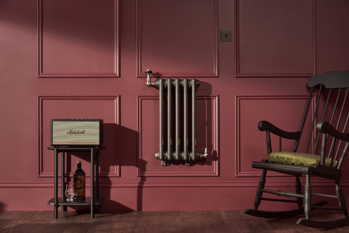 Wall hung cast iron column radiator