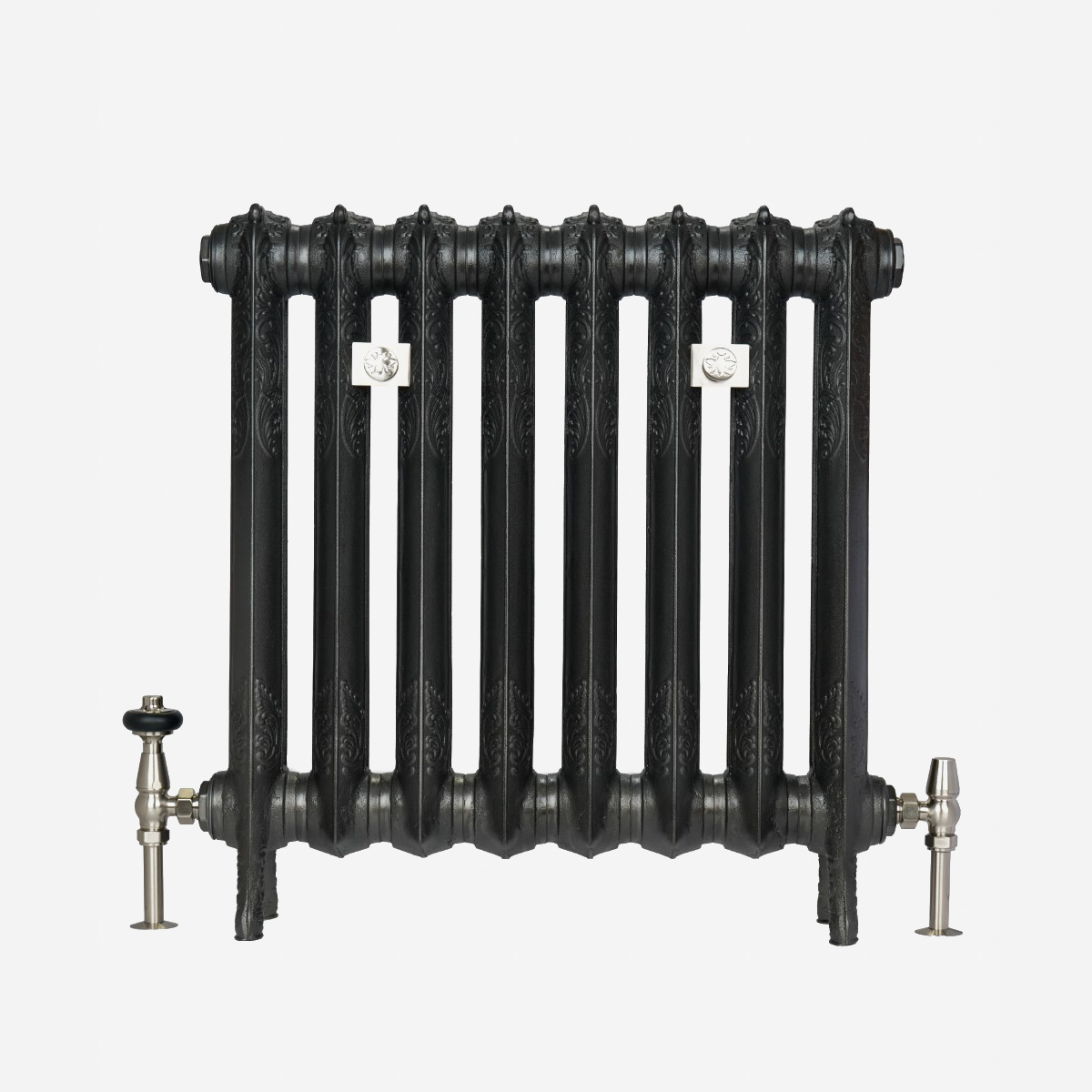 Grzejnik żeliwny Rococo I 660mm w kolorze Black Iron z akcesoriami Satin Nickel
