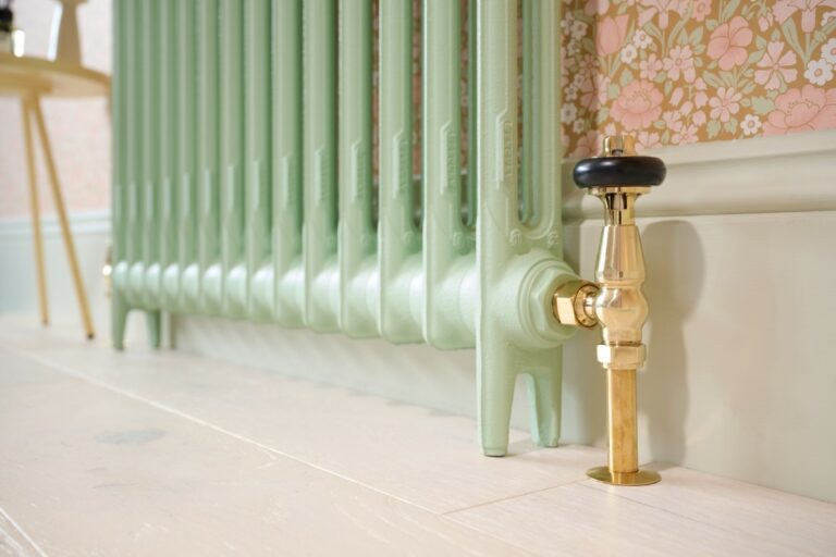 Windsor Angled TRV in an Unlacquered Brass finish with a Mercury 2Col in Little Greene Peagreen